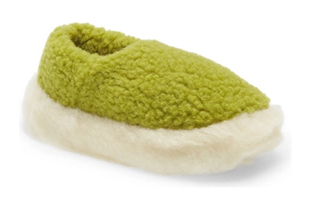 A Slippers Gift Guide for the Homebody On Your List | Shoelistic.com/Blog